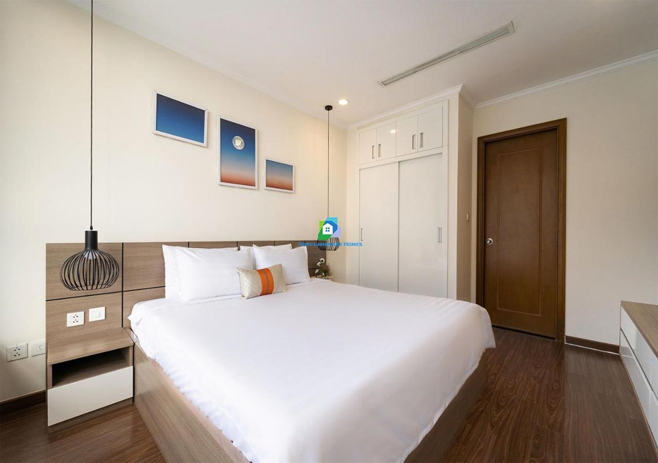 Urban Escape In Park Apartment