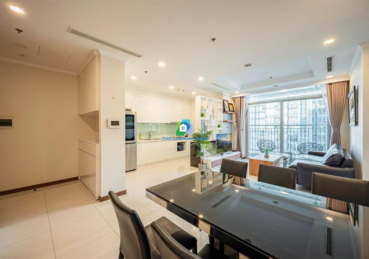 Urban Escape In Park Apartment