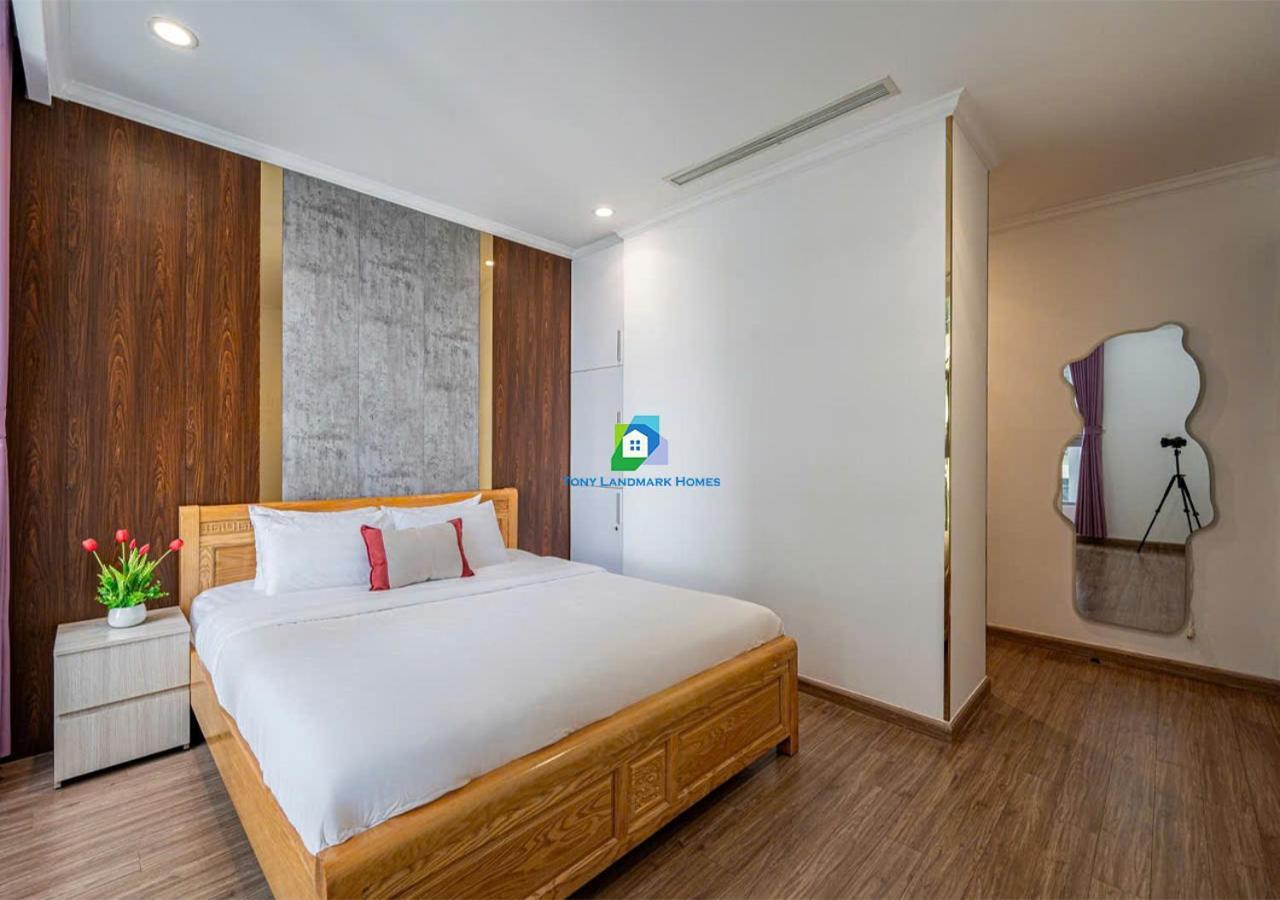 Urban Escape In Park Apartment