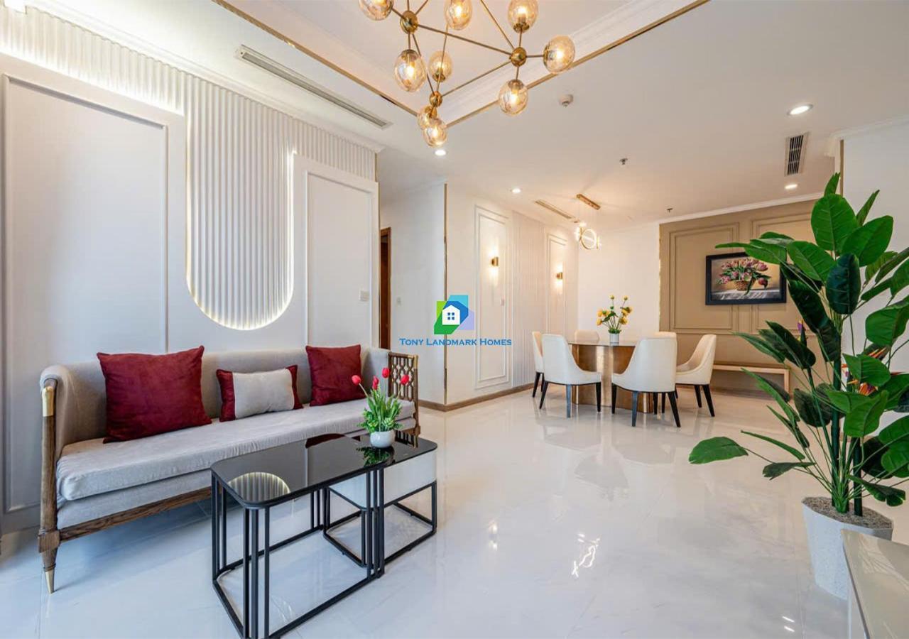 Urban Escape In Park Apartment