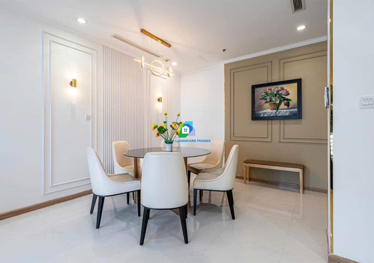 Urban Escape In Park Apartment