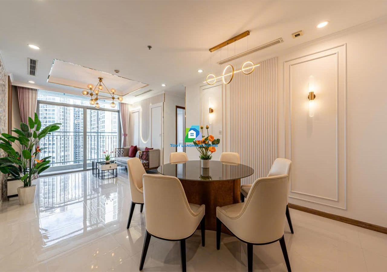 Urban Escape In Park Apartment